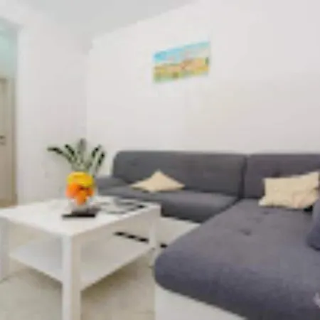 Didi - Two Bedroom With Pool Трогір